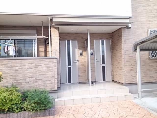 13/22 エントランス