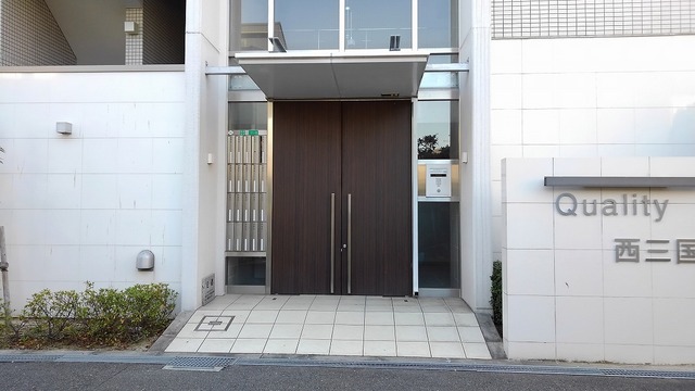 13/22 エントランス