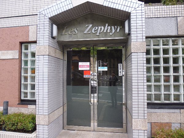 21/29 エントランス