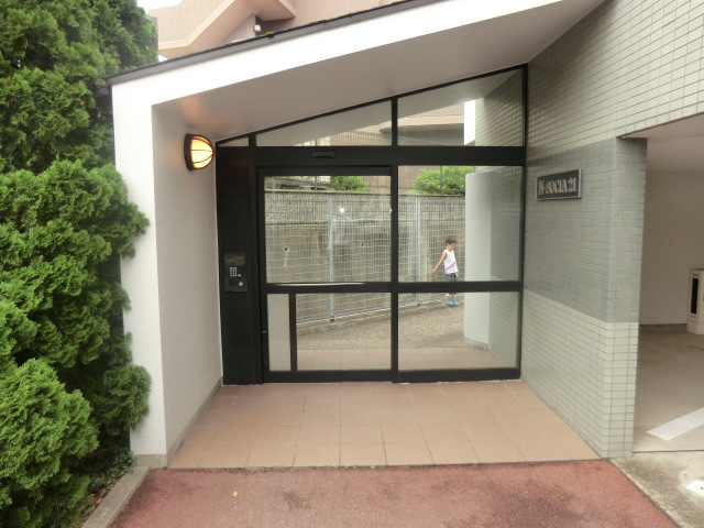 26/30 エントランス