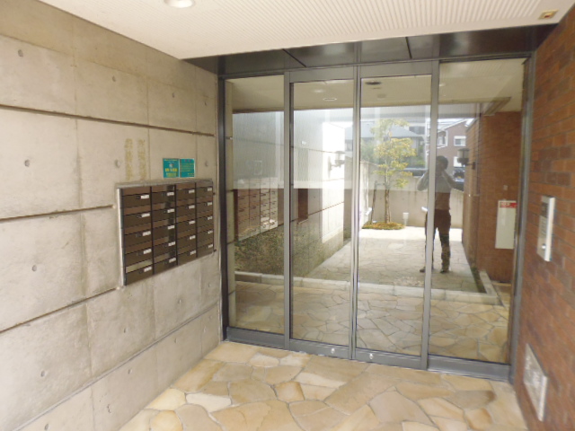 21/30 エントランス