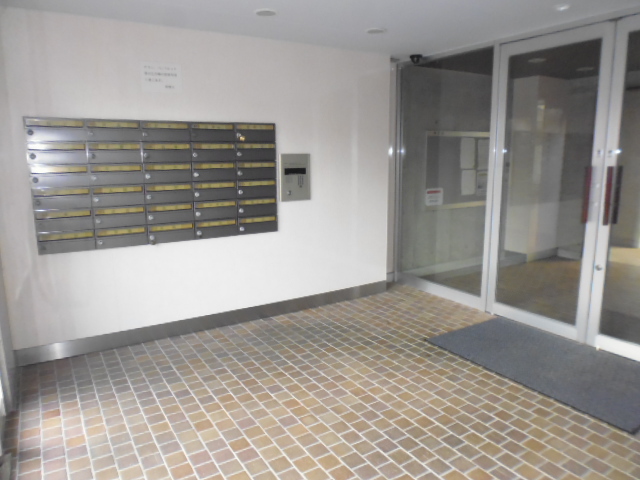 24/30 エントランス