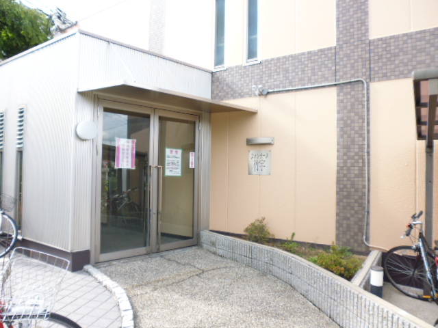 24/30 エントランス