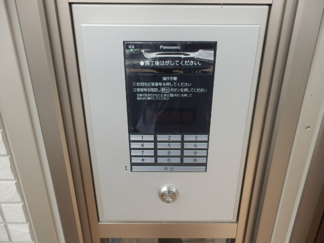 22/28 エントランス