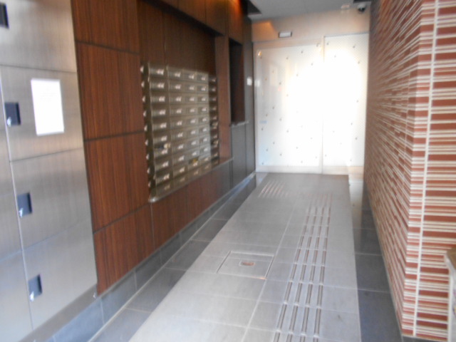 19/27 エントランス