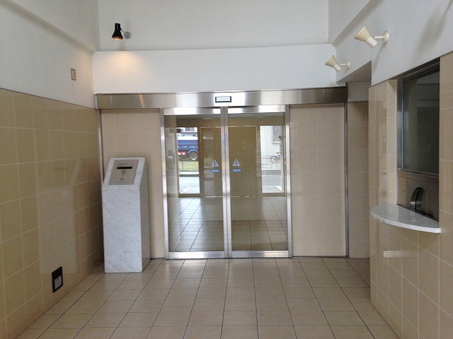 21/30 エントランス