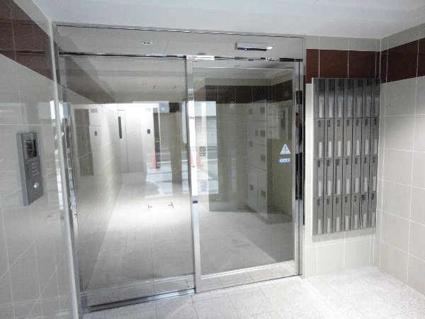 22/28 エントランス