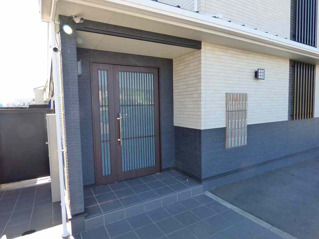 13/22 エントランス