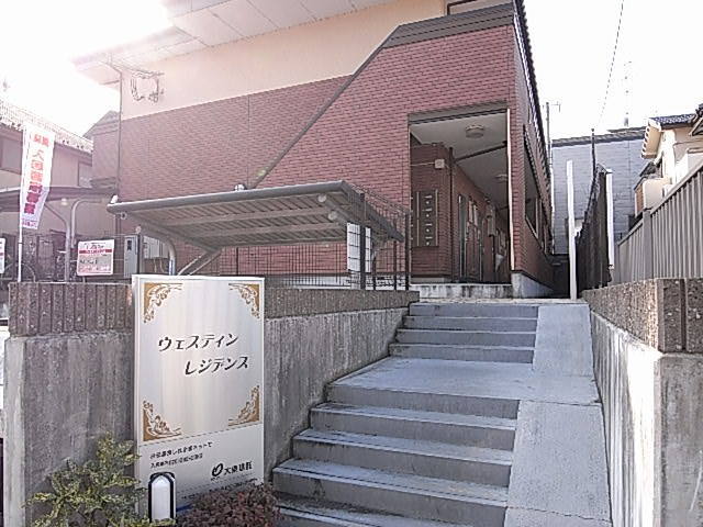 17/23 エントランス