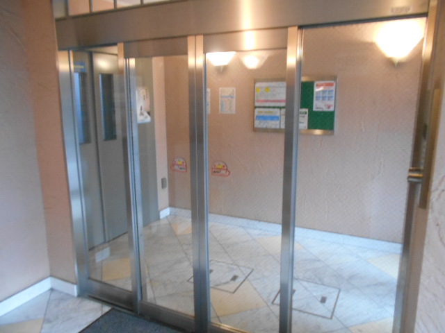 21/30 エントランス