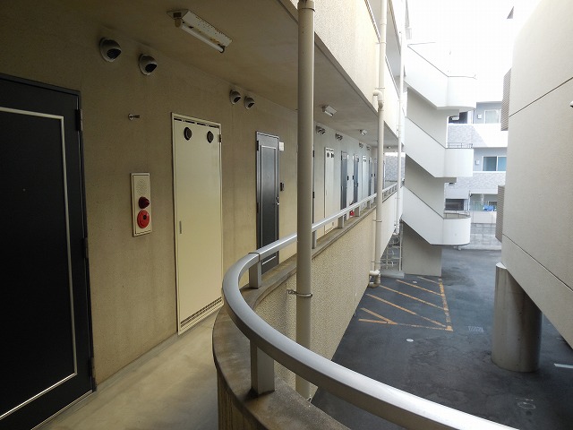 26/30 エントランス