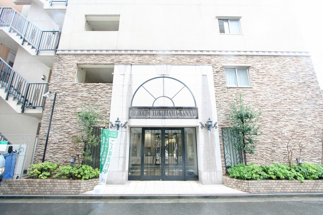 16/23 エントランス