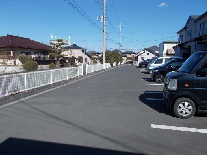 13/16 駐車場