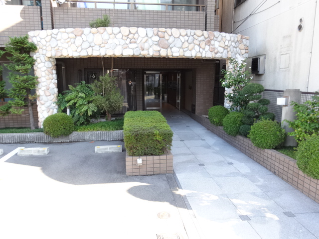 22/30 エントランス