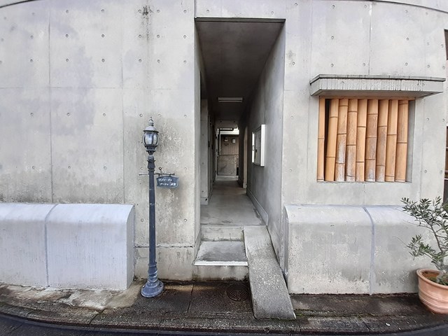 17/23 エントランス