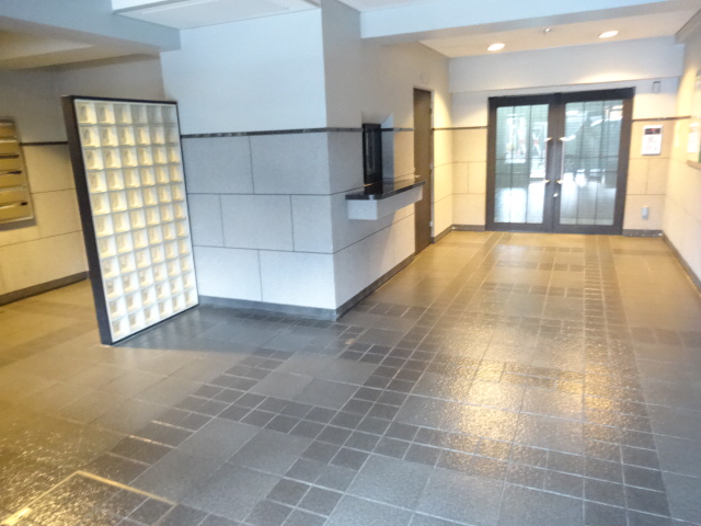 27/30 エントランス