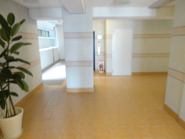 22/30 エントランス