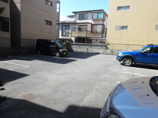 22/30 駐車場