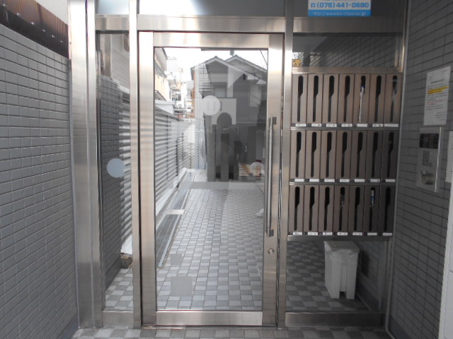 22/30 エントランス