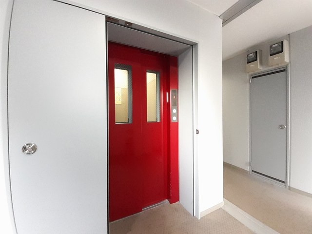 17/23 エントランス