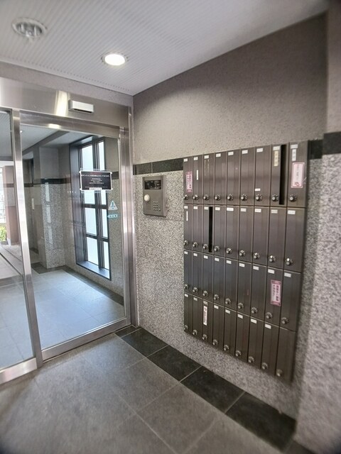 17/27 エントランス