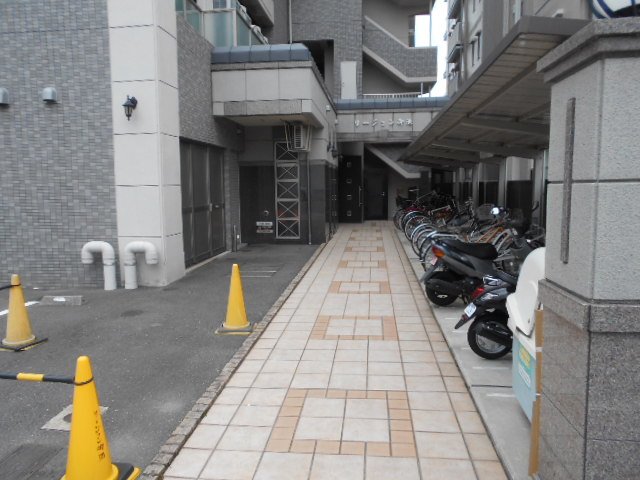 22/30 エントランス