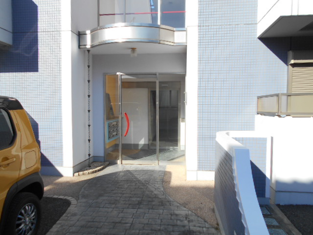 23/26 エントランス