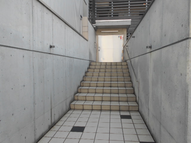 22/30 エントランス