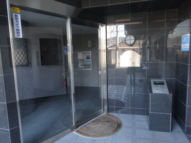 22/30 エントランス