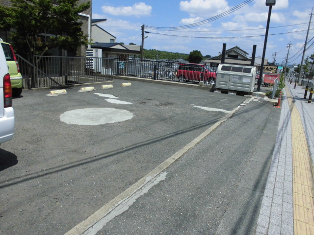 23/30 駐車場