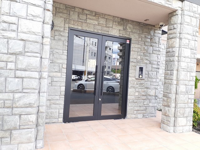 13/20 エントランス