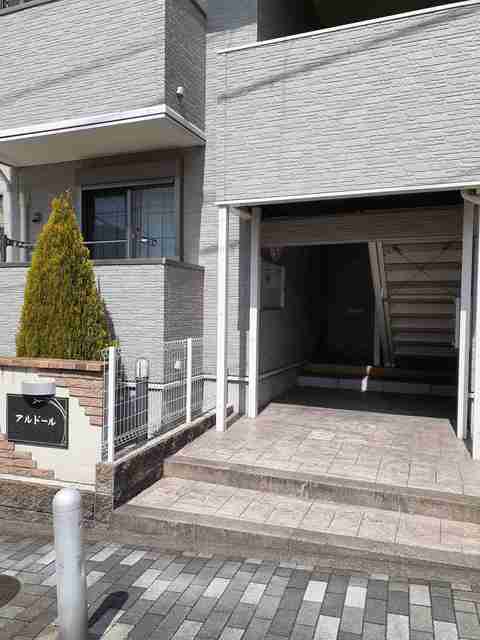 19/25 エントランス