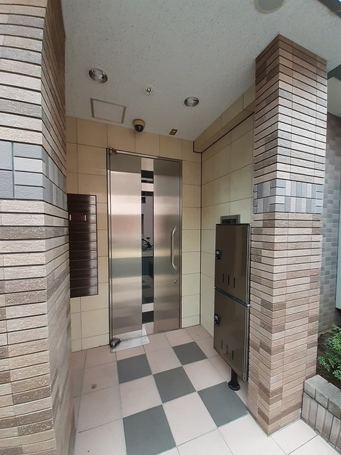 14/18 エントランス