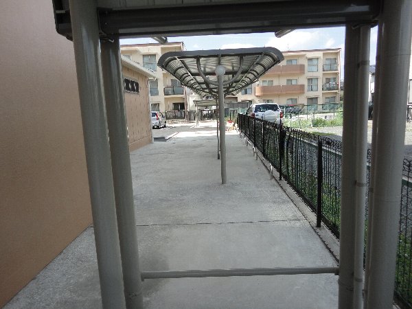 22/28 エントランス