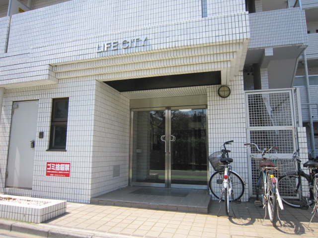 22/27 エントランス