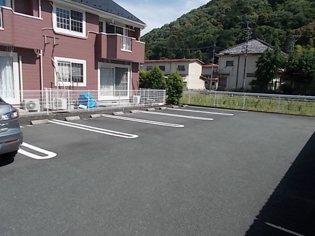 13/19 駐車場