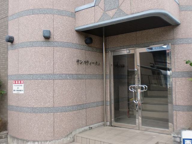 22/28 エントランス