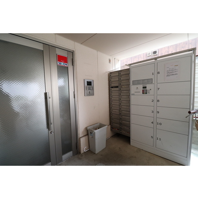 5/5 エントランス