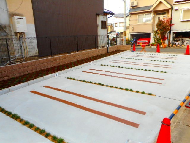 27/30 駐車場