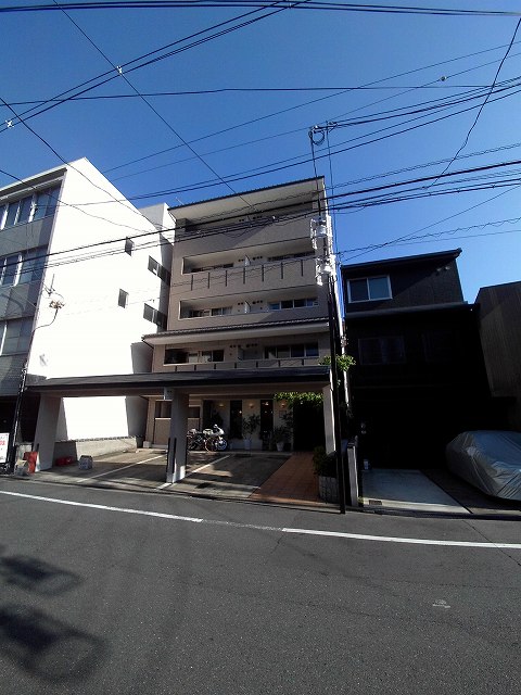 15/23 エントランス