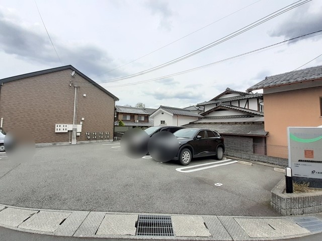 22/28 駐車場