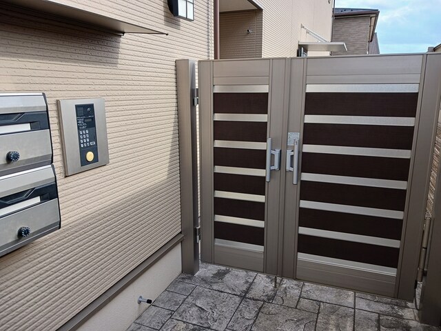 20/30 エントランス