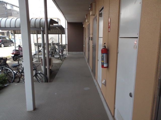 18/25 エントランス