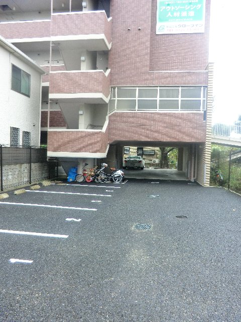 22/28 駐車場