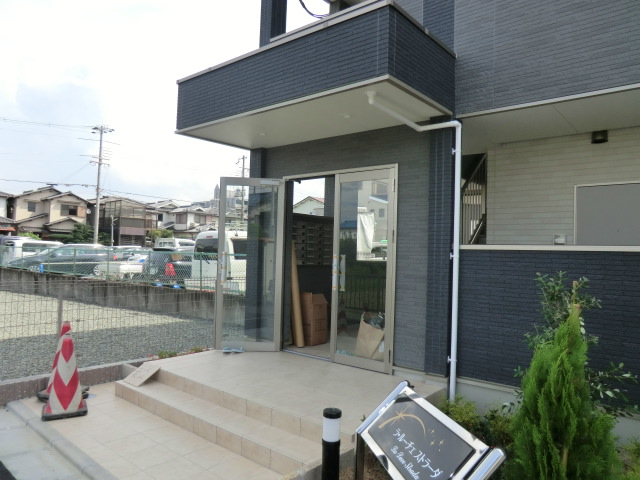 22/28 エントランス