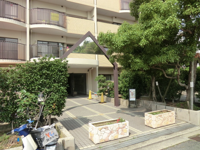 22/27 エントランス