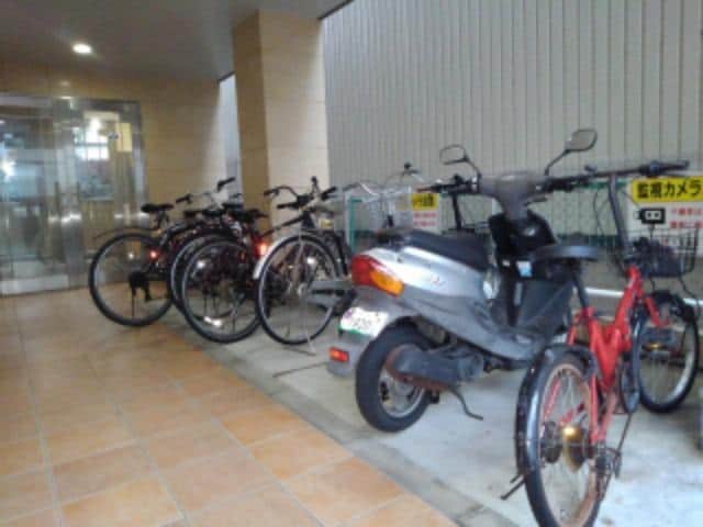 16/23 エントランス