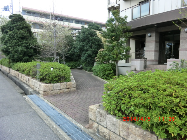 22/23 エントランス