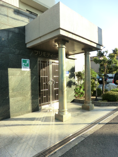 21/30 エントランス