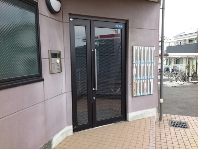 18/25 エントランス